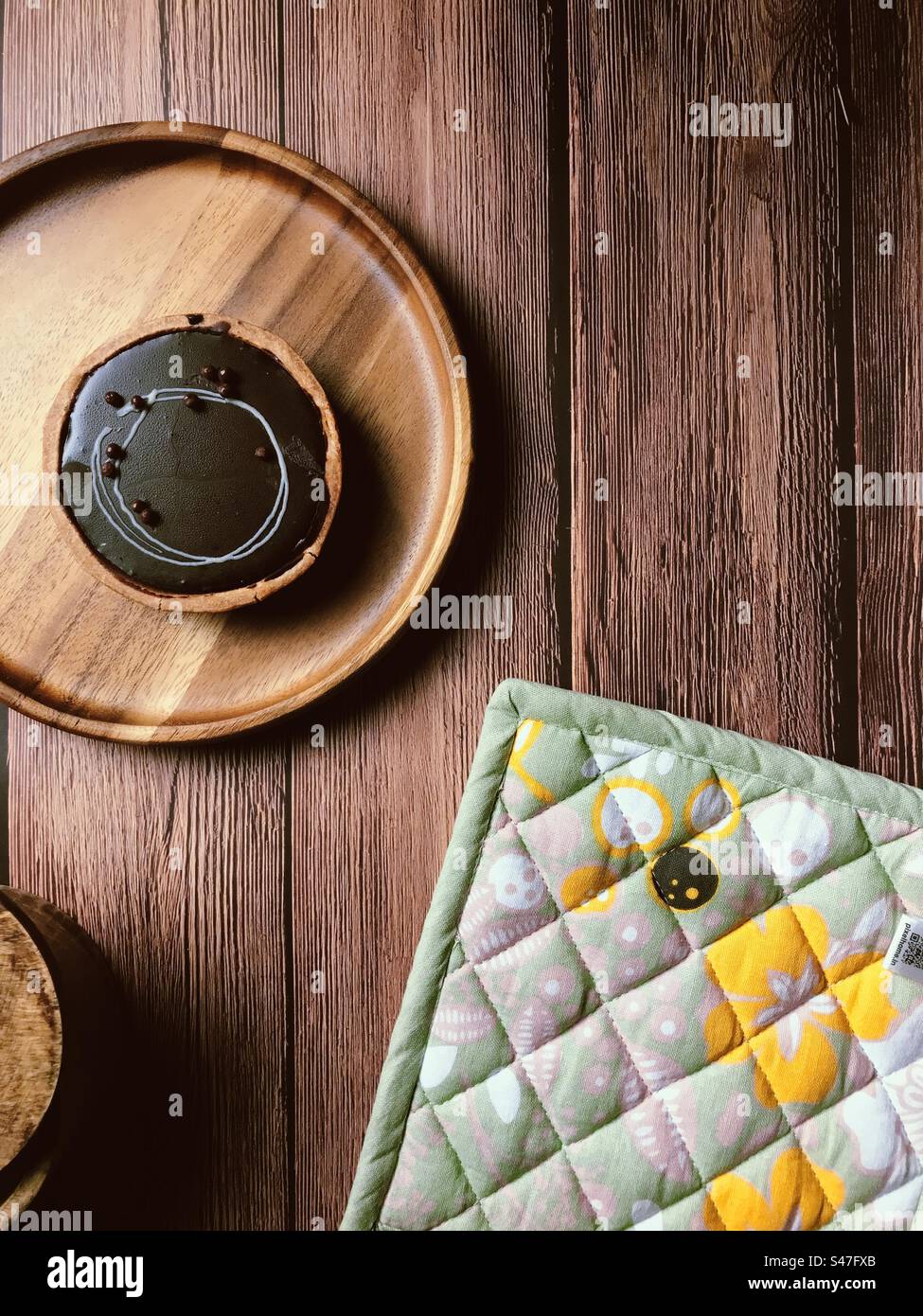 Vista dall'alto di una torta di pasticceria su un tavolo Foto Stock