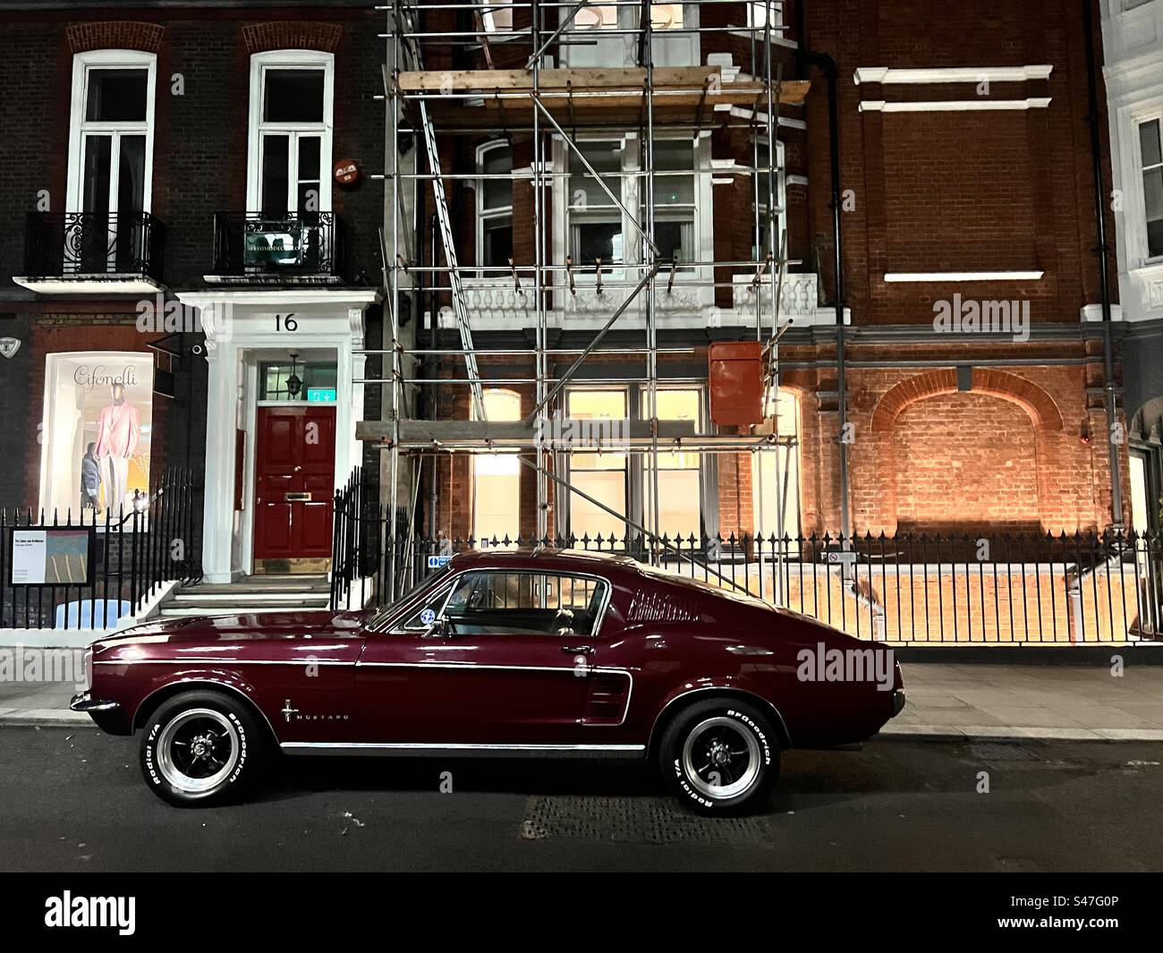 Ford Mustang ha parcheggiato in Central London Street Foto Stock