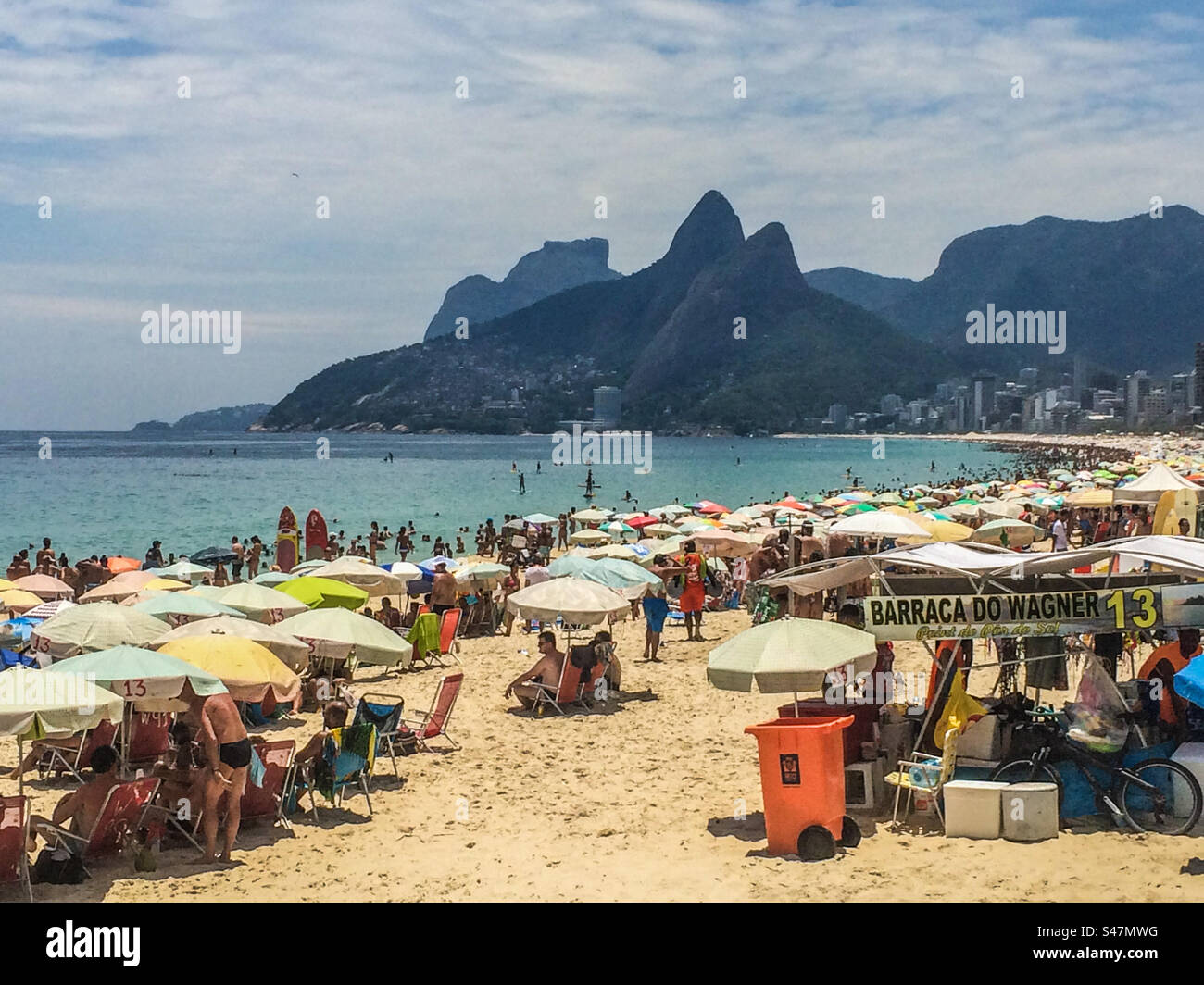 La spiaggia di Ipanema a Rio de Janeiro in Brasile - Immagine stock catturata con smartphone