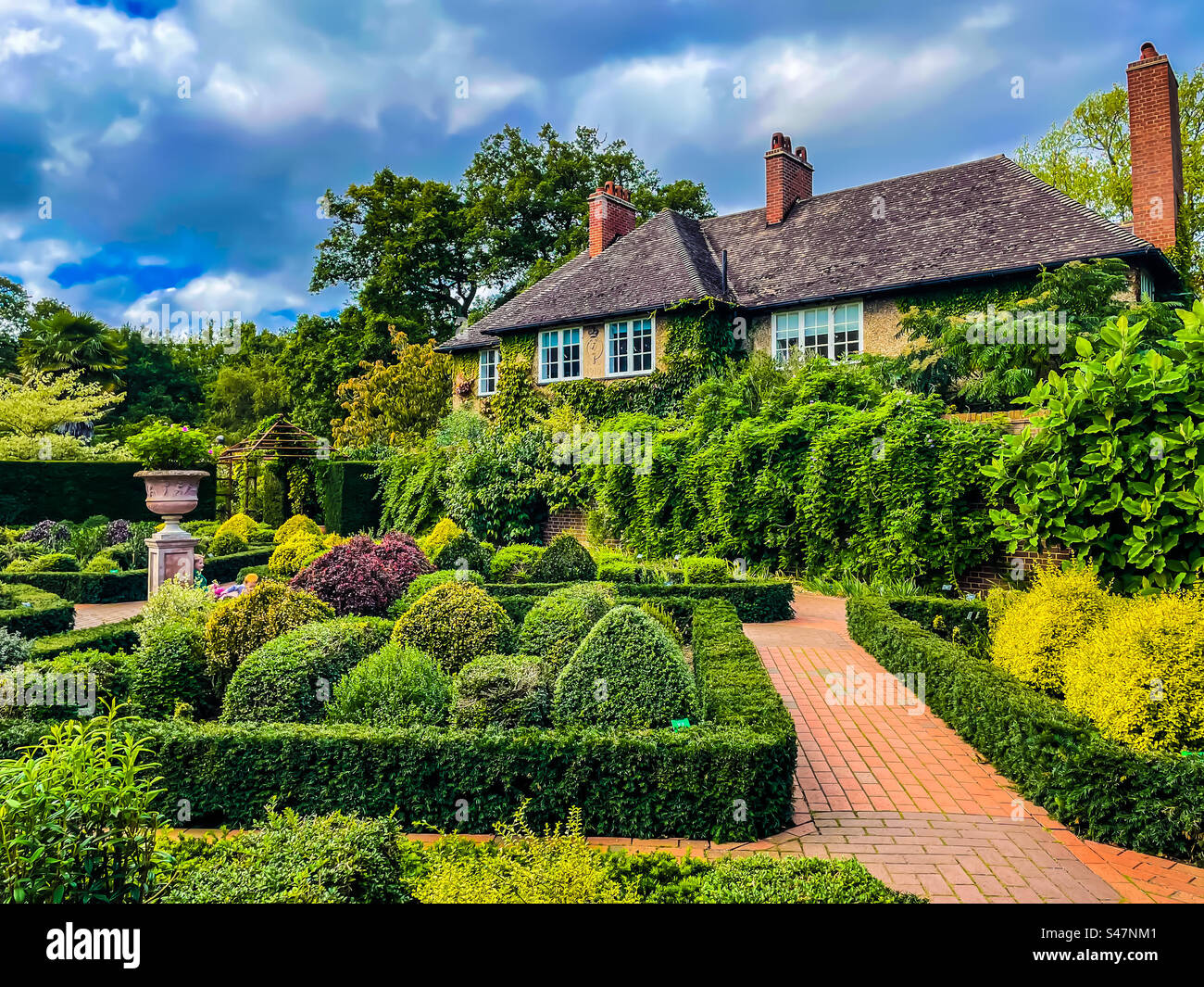 Cottage e giardino recintato, Wisley Gardens Foto Stock
