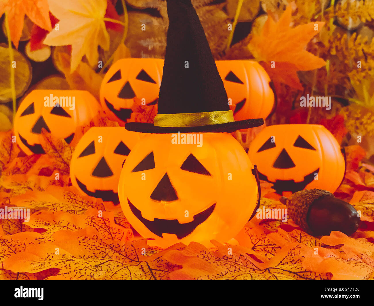 Zucche di plastica di Halloween - Immagine stock catturata con smartphone