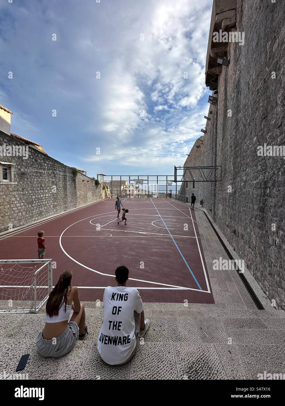 Campo da pallacanestro a Dubrovnik Foto Stock