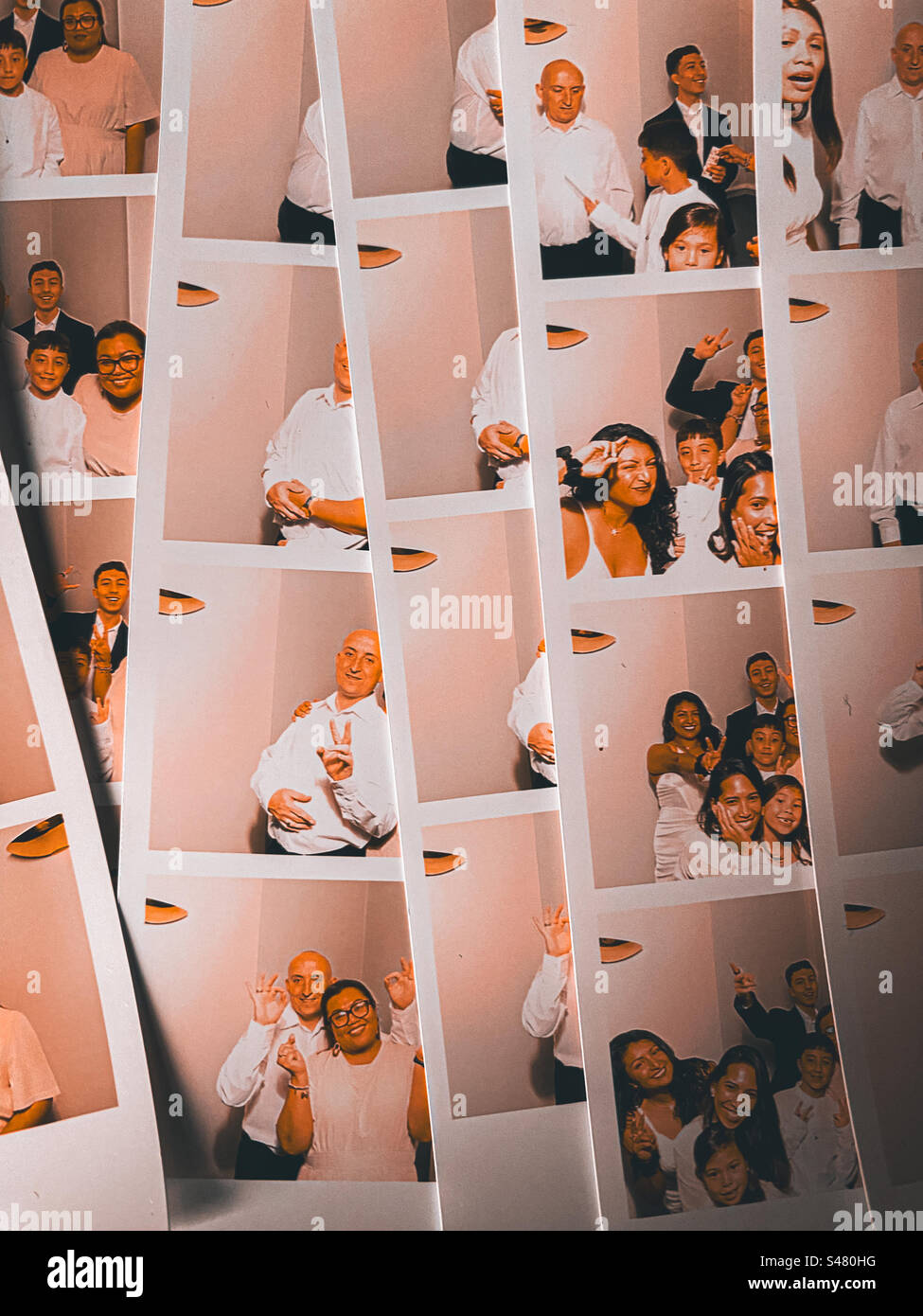 Strisce di foto da una cabina fotografica. - Immagine stock catturata con smartphone