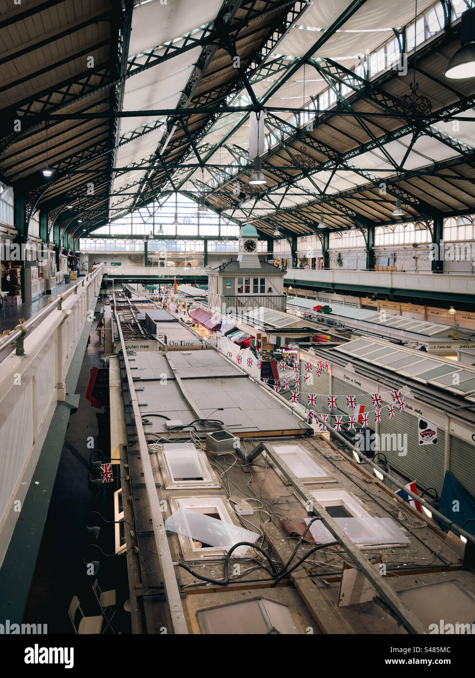 Vista dall'alto al mercato centrale di Cardiff: Phillip Roberts - Immagine stock catturata con smartphone