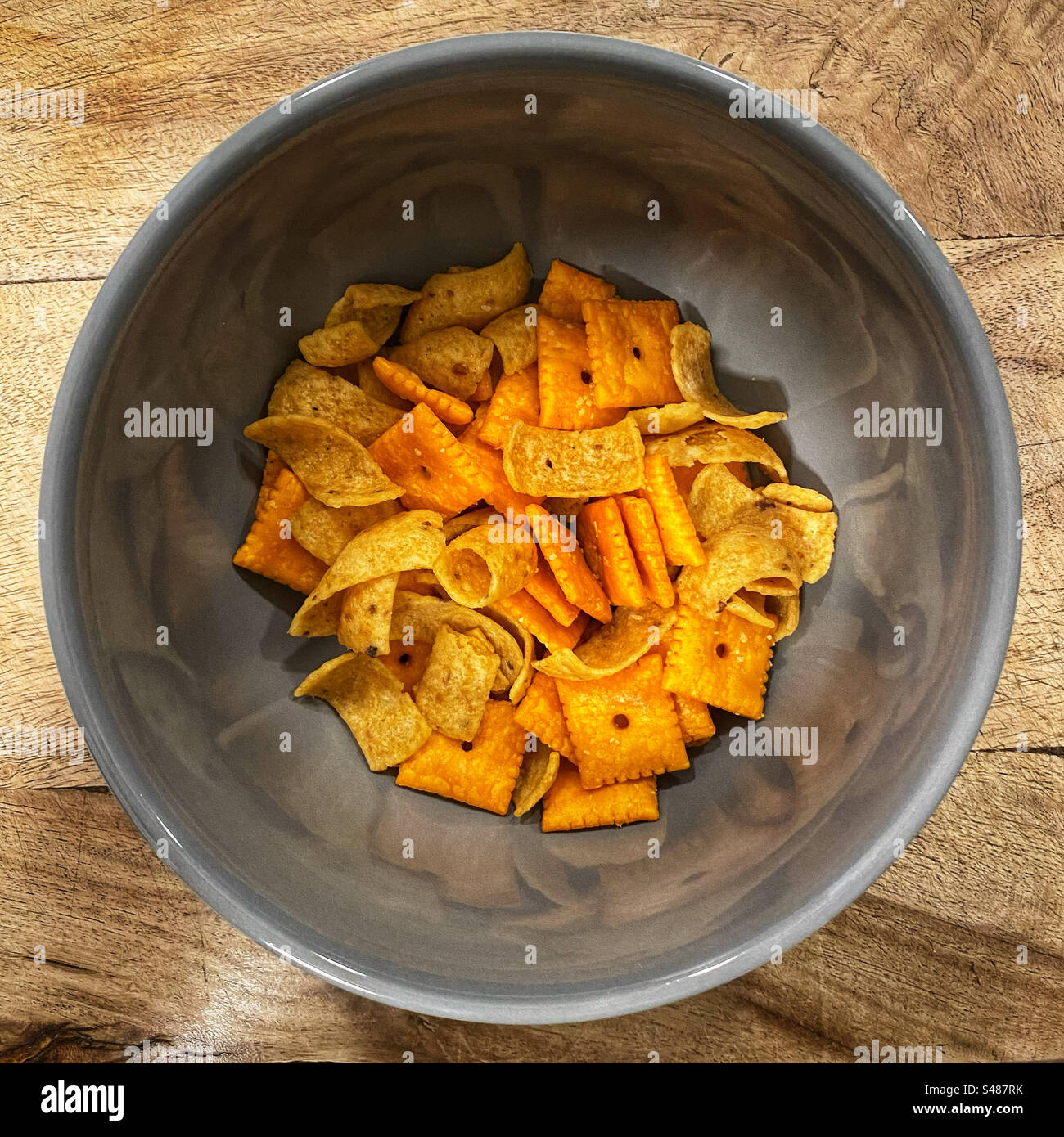 Snack in una ciotola - Immagine stock catturata con smartphone