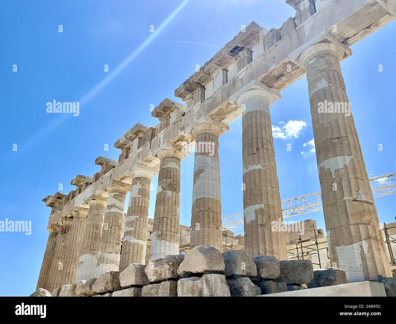 Partenone in cima al colle dell'Acropoli, antico sito archeologico, Atene - Immagine stock catturata con smartphone