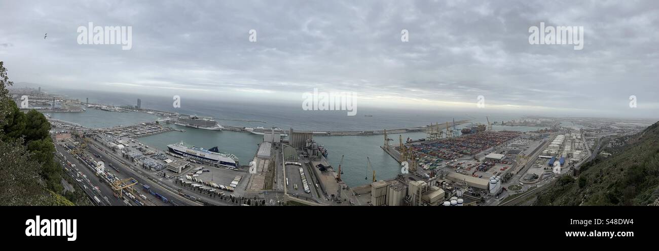 Porto di Barcellona, vista panoramica dal castello di Montjuic - Immagine stock catturata con smartphone