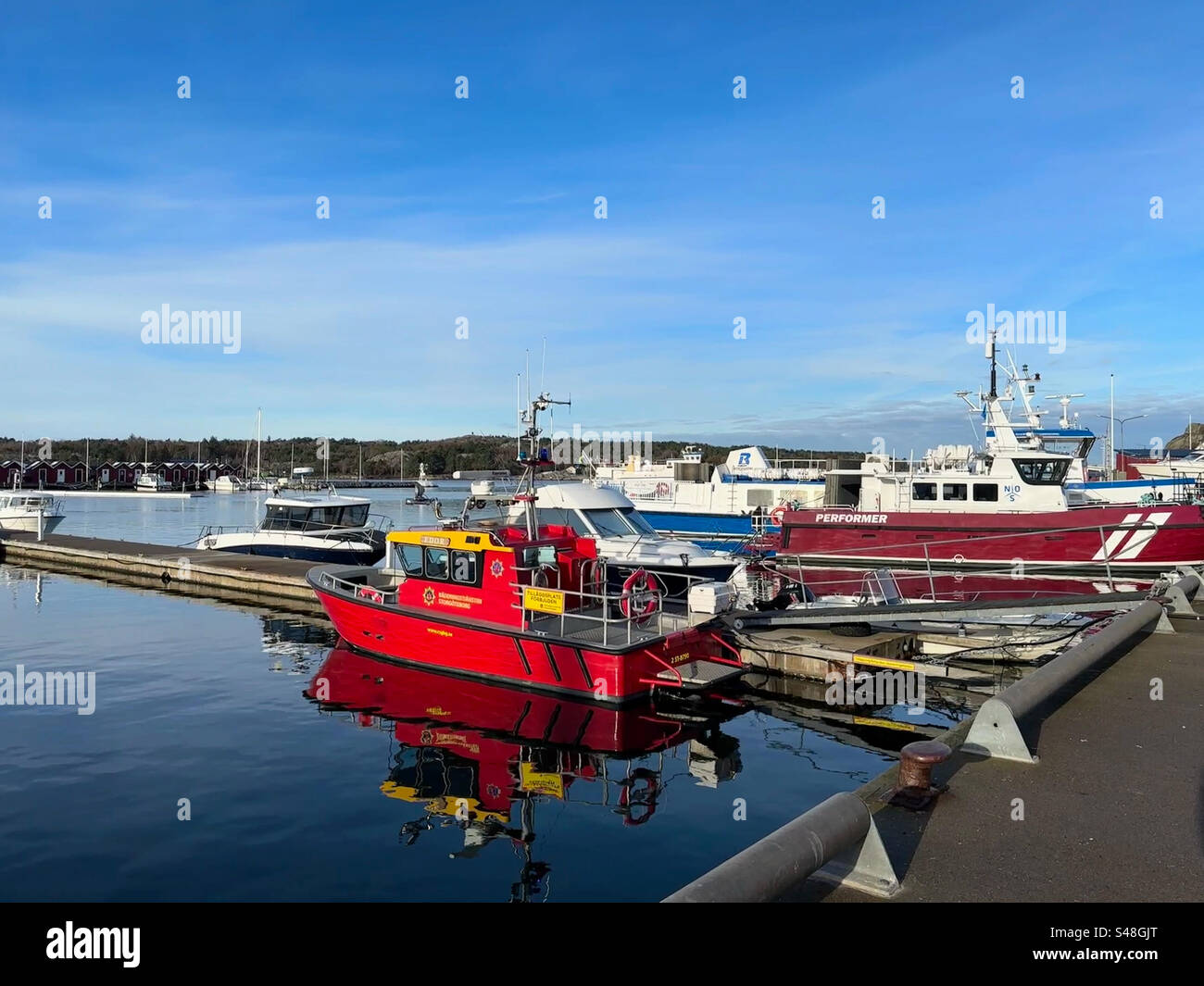 Barche nel porto di Donsö, un'isola nell'arcipelago meridionale accanto a Gothenburg, Svezia. Foto Stock