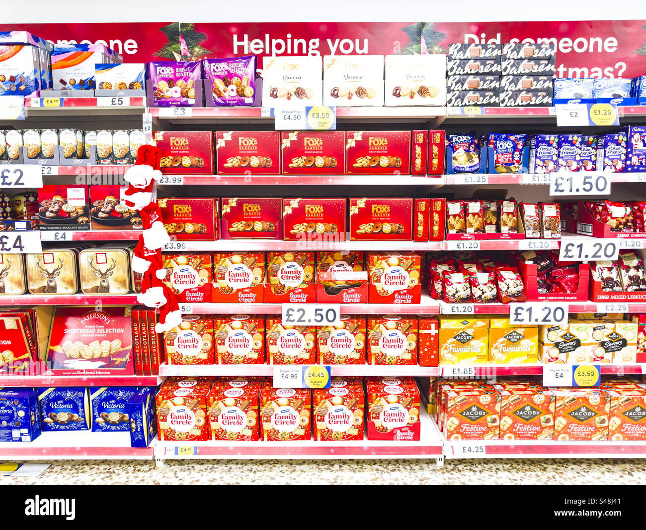 Corridoio di cioccolato al supermercato di Natale - Immagine stock catturata con smartphone