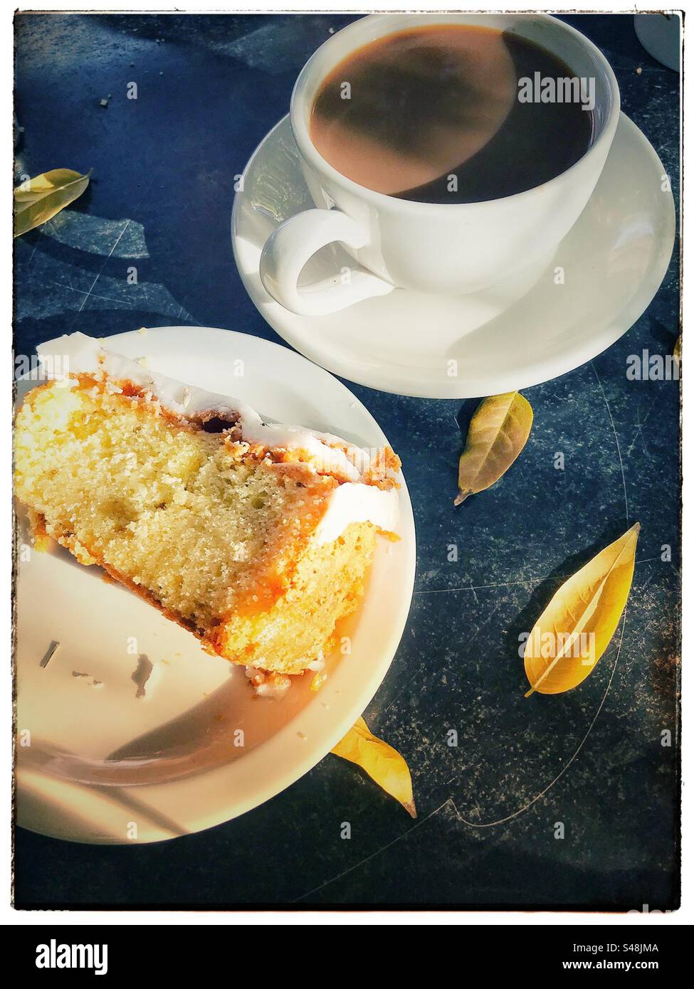 Caffè e torta - Immagine stock catturata con smartphone