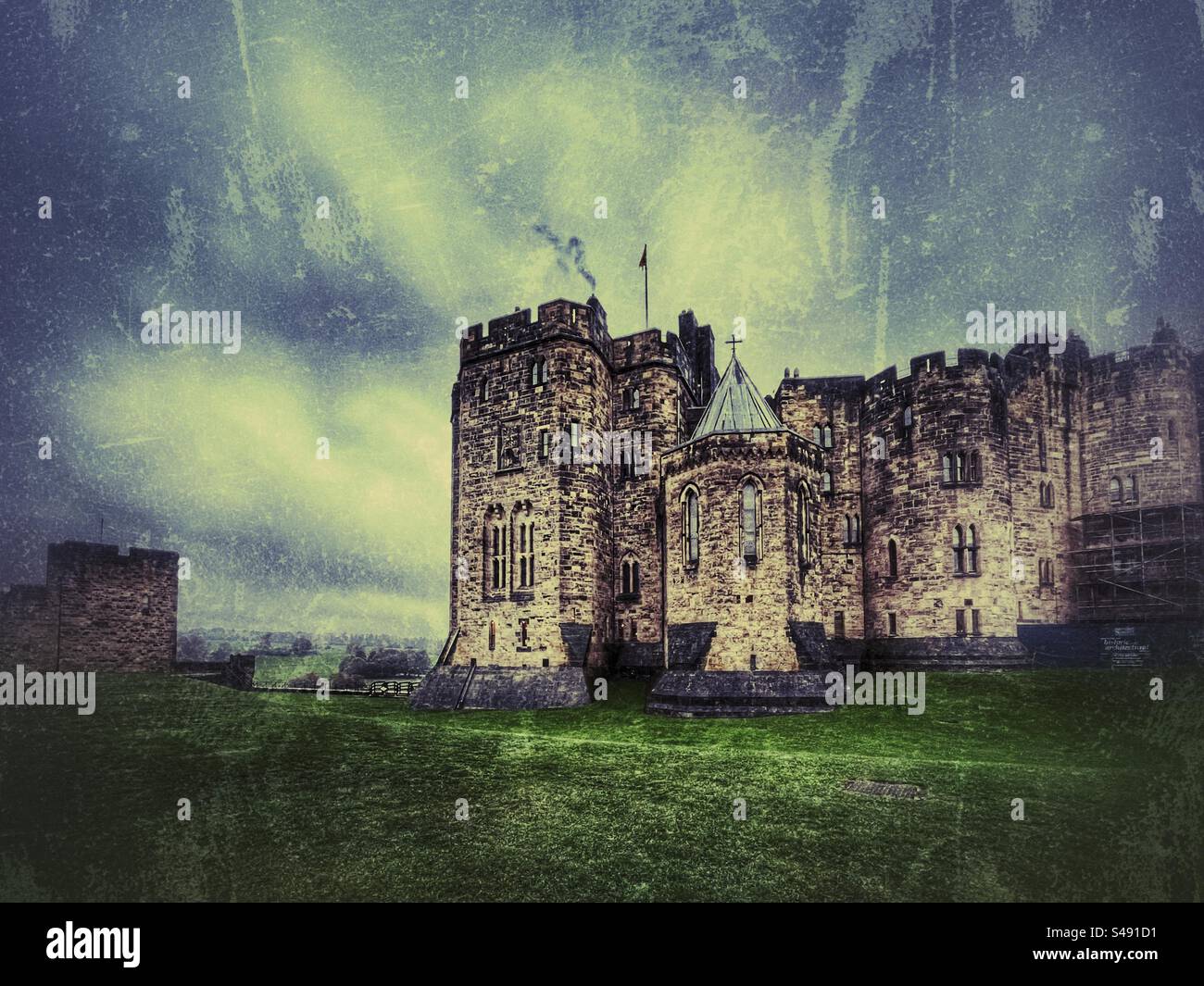 Alnwick Castle, Northumberland, England, Regno Unito - Immagine stock catturata con smartphone