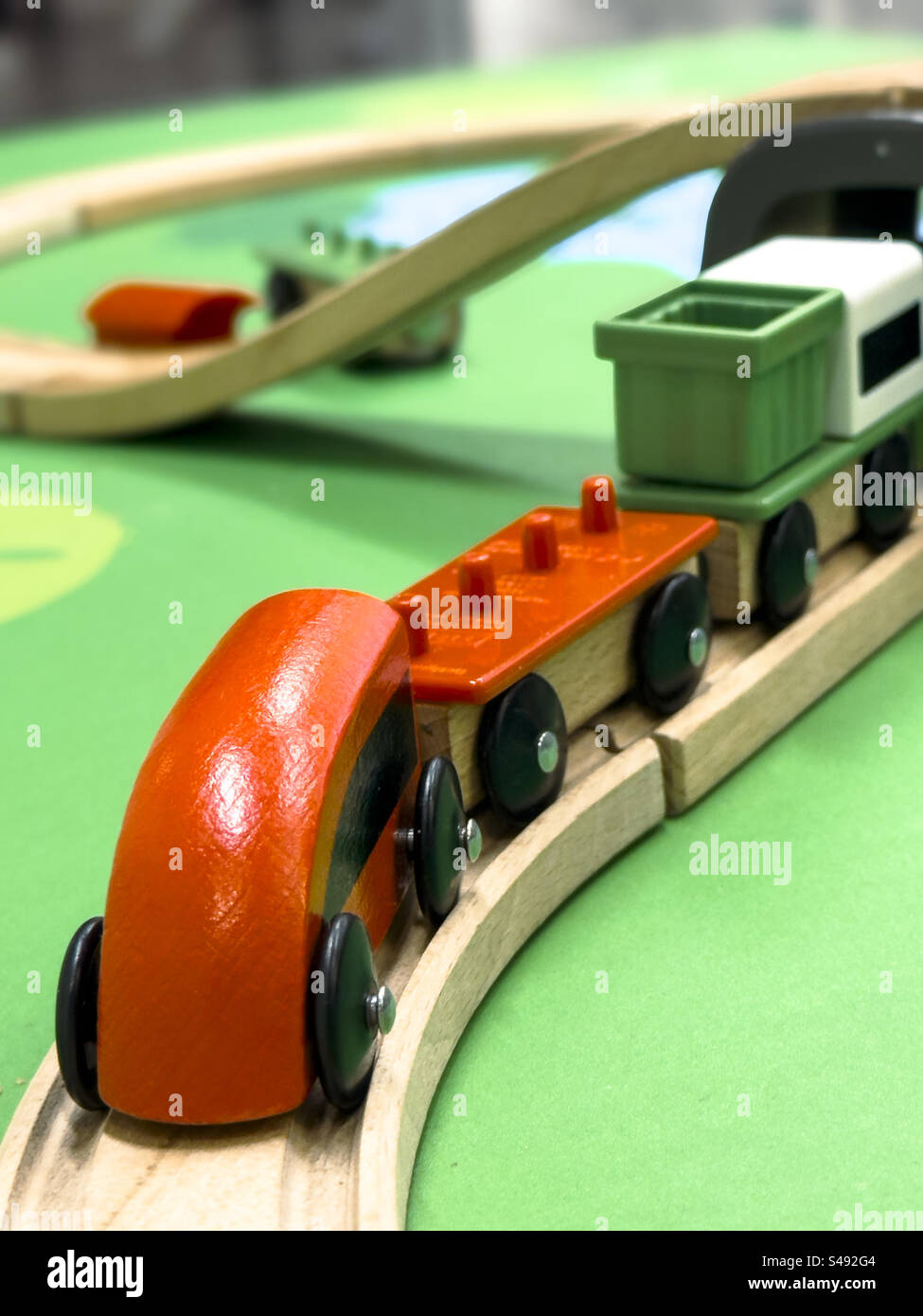 Set di giocattoli in legno per bambini: Phillip Roberts - Immagine stock catturata con smartphone