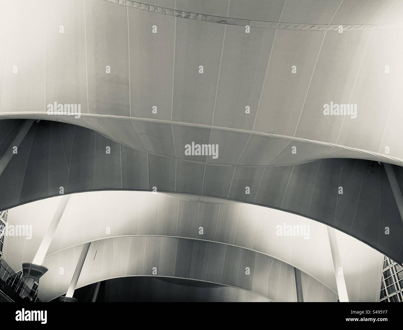 Soffitto del terminal principale presso l'aeroporto internazionale di Denver, Colorado, Stati Uniti. Foto Stock