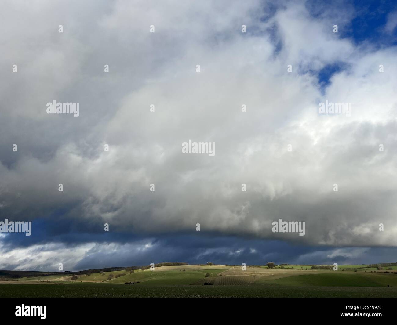 Cieli spettacolari su Aldbourne, Wiltshire Foto Stock