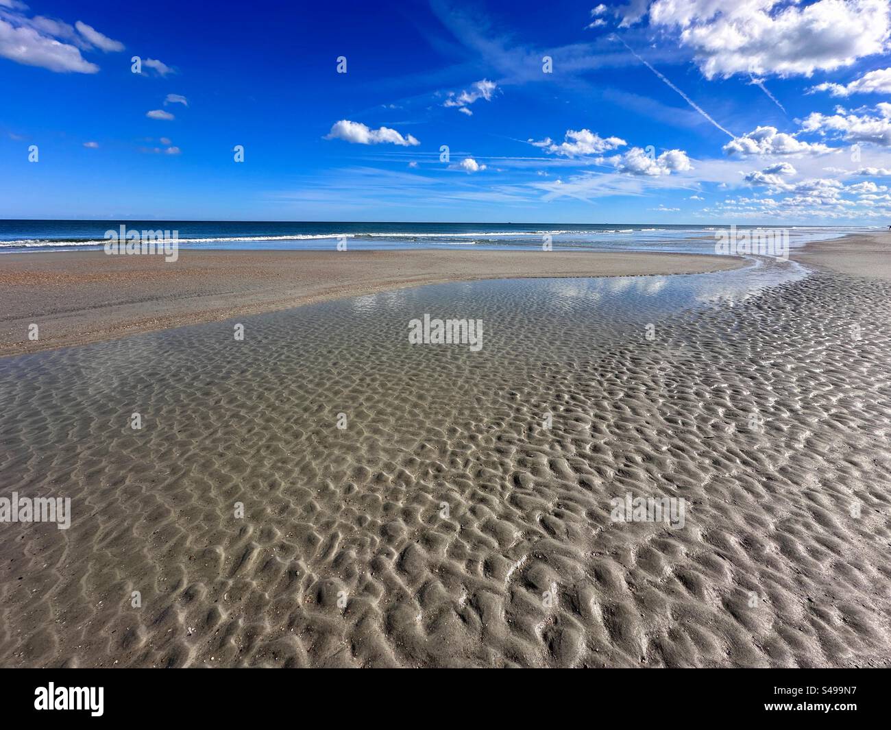 La spiaggia di Jacksonville Beach, Florida, USA il giorno di Capodanno, 2024. - Immagine stock catturata con smartphone