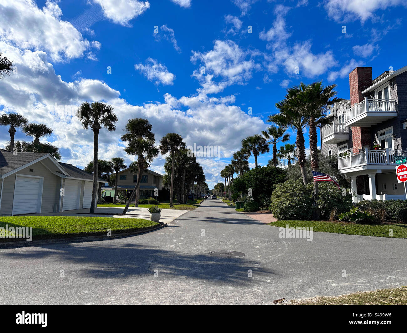 37th Ave. S. a Jacksonville Beach, Florida, USA. - Immagine stock catturata con smartphone