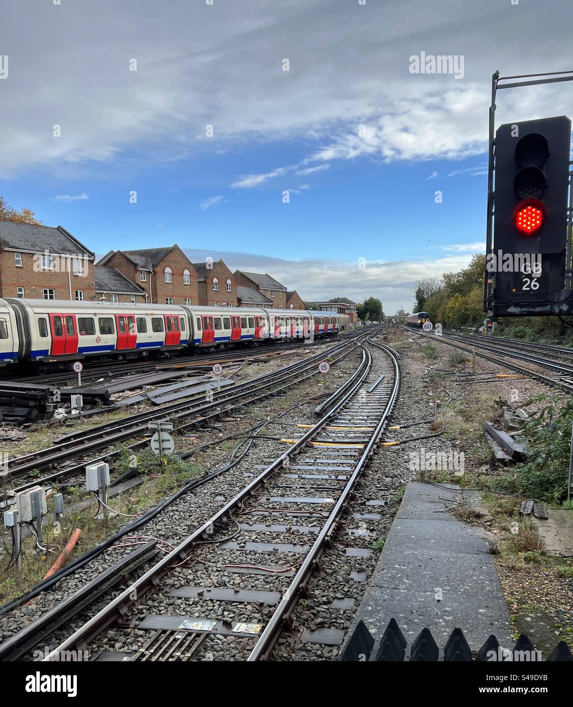 Treno in partenza dalla stazione di Richmond Foto Stock