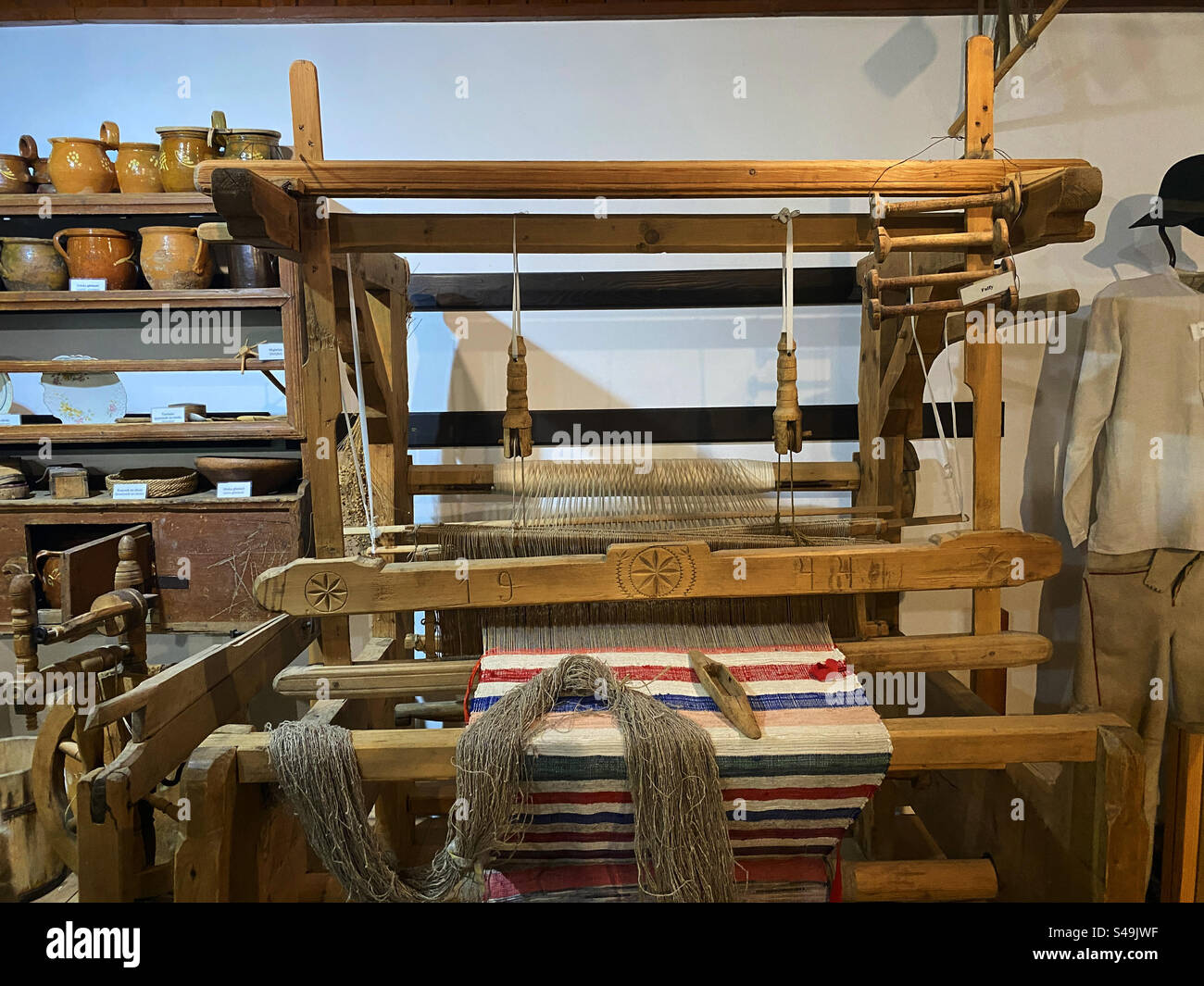 macchina in legno per tessitura Foto Stock