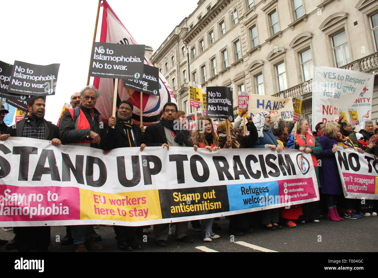 London, Regno Unito - 16 Marzo 2019: migliaia di persone hanno preso parte all'ONU GIORNATA Anti-Racism dimostrazione che ha avuto luogo a Londra il 16 marzo. La manifestazione che ha avuto inizio nel Parco Lank e si è conclusa al di fuori di Downing Street è stato organizzato da Stand fino al razzismo e amo la musica odio il razzismo e supportato dal TUC e di Unison. Foto: David Mbiyu Foto Stock