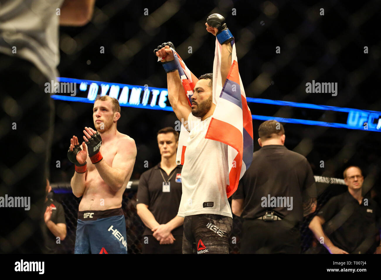 O2 Arena, Londra, Inghilterra. 16 marzo 2019. Dan Ige (angolo blu) sconfitte Danny Henry (angolo rosso) attraverso la presentazione del primo round Foto Stock