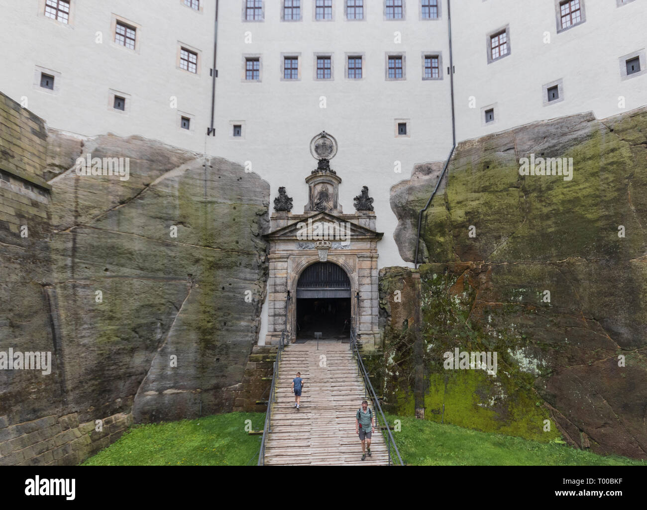 Koenigstein Fortezza, Germania - in piedi su una collina sopra il fiume Elba, la fortezza di Koenigstein è un meraviglioso esempio di tedesco architettura medievale Foto Stock