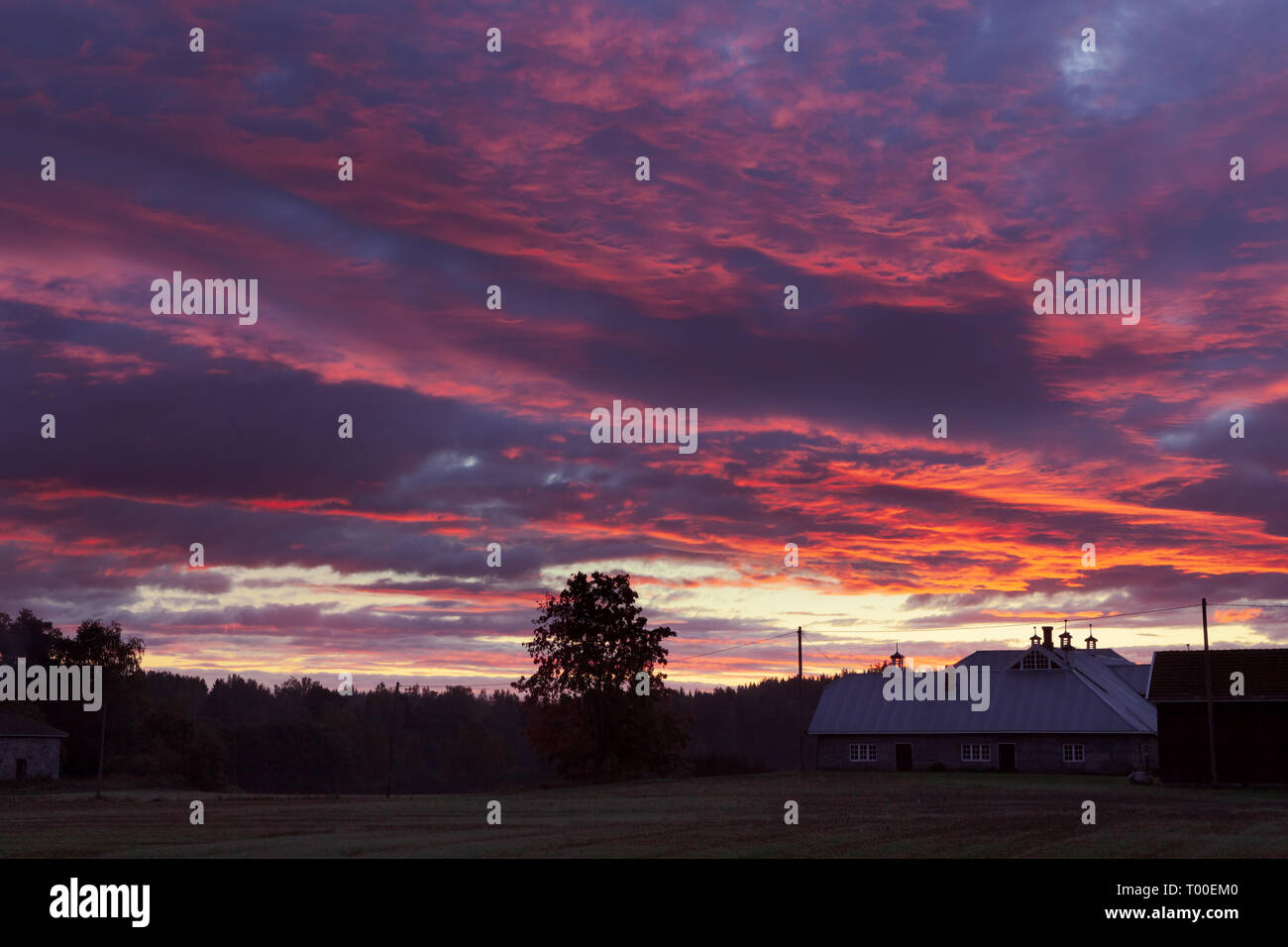 Il sorgere del sole all'alba Foto stock - Alamy