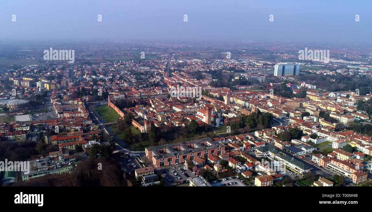 Vista aerea della città di Castelfranco Veneto, Provincia di Treviso / Italia Foto Stock