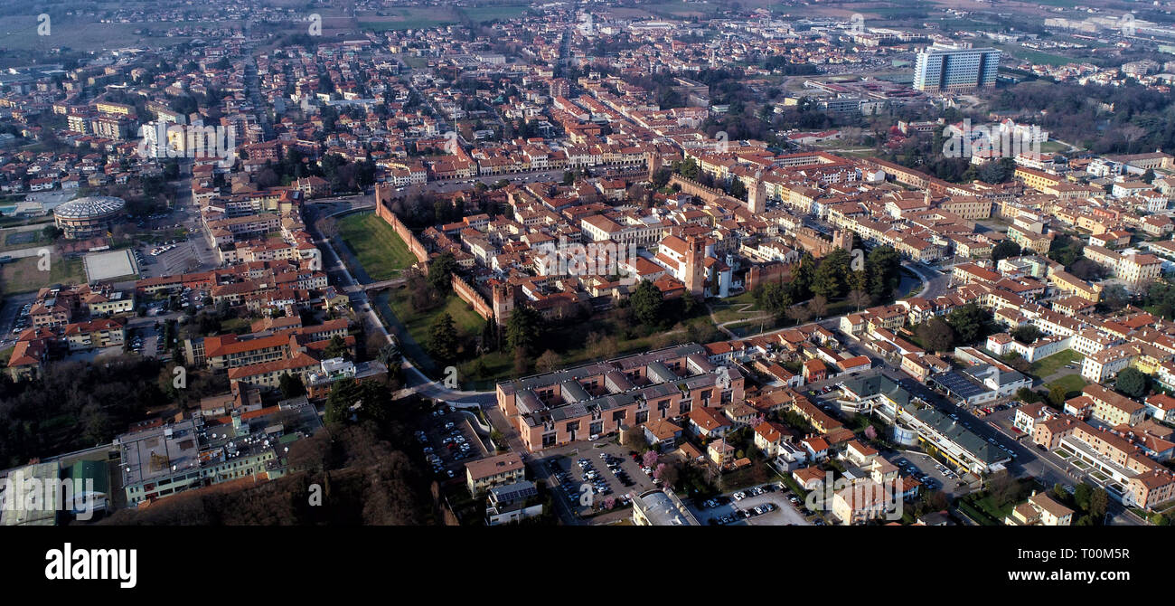 Vista aerea della città di Castelfranco Veneto, Provincia di Treviso / Italia Foto Stock