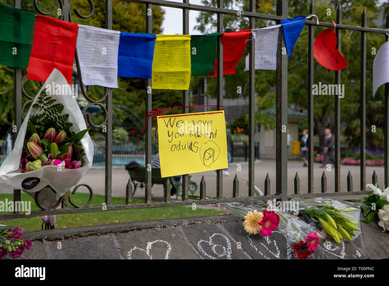 Christchurch, Canterbury, Nuova Zelanda, 17 marzo 2019: fiori per ricordare le vittime del 15 marzo 2019 la moschea di Christchurch tiri Foto Stock