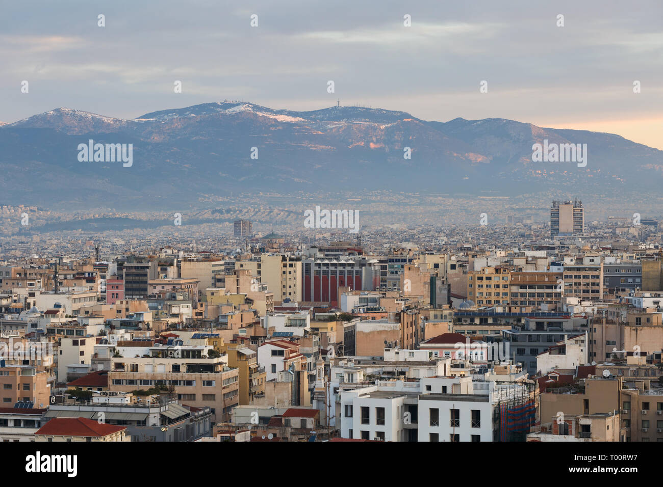 Athens, Grecia - 18 Gennaio 2019: Vista di Parnitha montagna un città di Atene in Grecia. Foto Stock