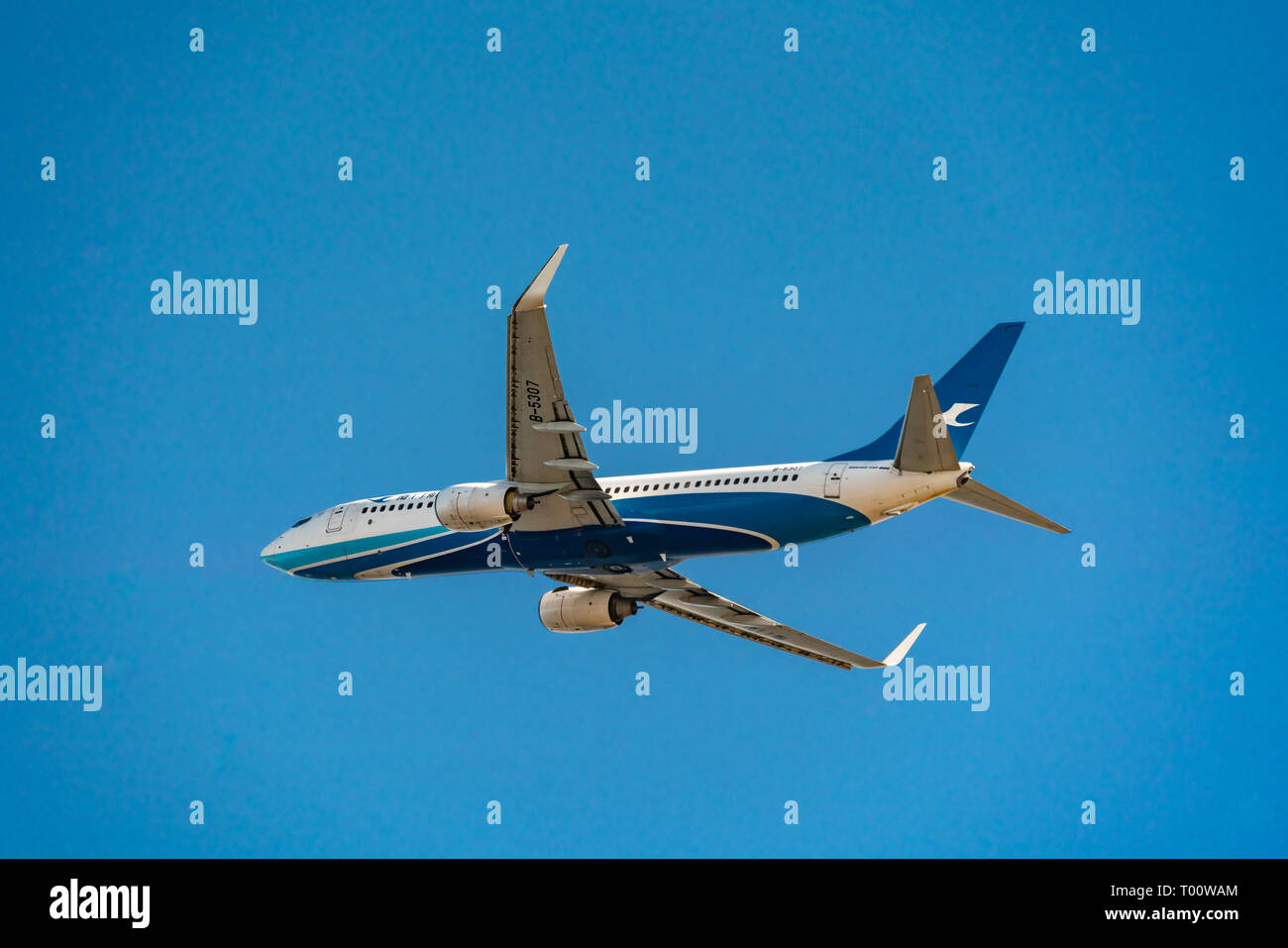 OSAKA, Giappone - GEN. 4, 2019: Xiamen Airlines Boeing 737-800 decollo dall'Aeroporto Internazionale Kansai di Osaka in Giappone. Foto Stock
