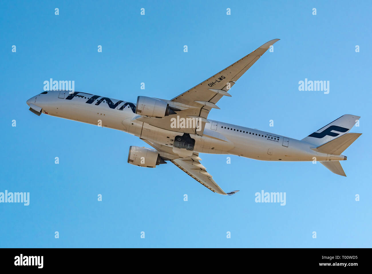 OSAKA, Giappone - GEN. 4, 2019: Finnair Airbus A350-900 decollo dall'Aeroporto Internazionale Kansai di Osaka in Giappone. Foto Stock