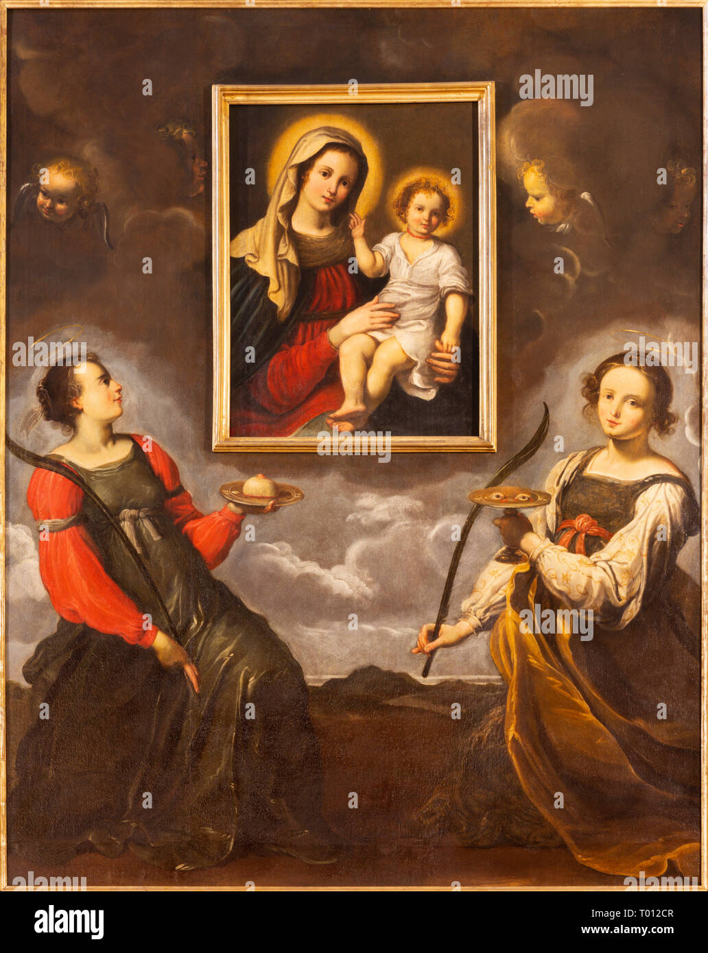 PARMA, Italia - 17 Aprile 2018: i Santi Lucia e Agata adorando l immagine della Madonna nella Chiesa di Santa Lucia dal maestro della scuola di Parma Foto Stock