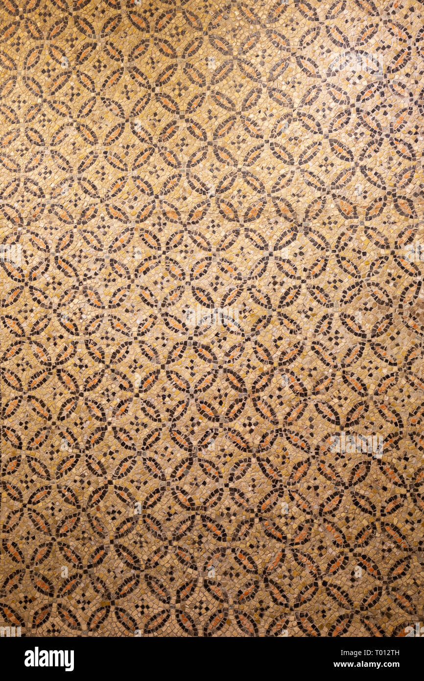 PARMA, Italia - 15 Aprile 2018: il dettaglio del mosaico dalla basilica paleocristiana. Foto Stock