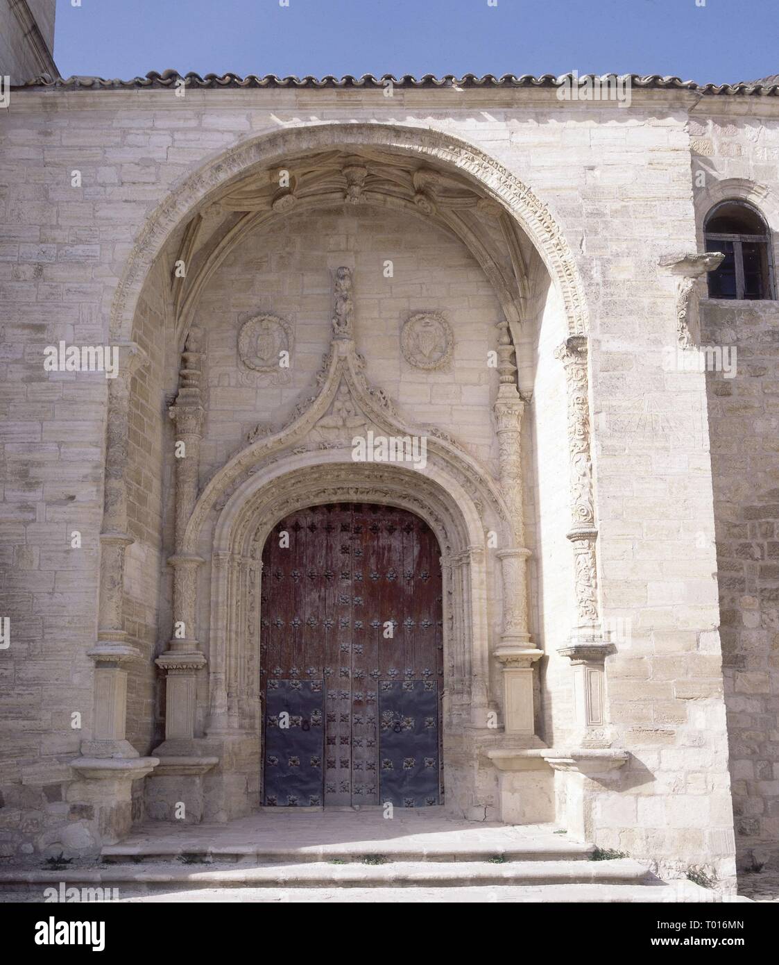 PORTADA - S XV - ARCO CONOPIAL - ESTILO GOTICO FLAMIGERO. Posizione: Iglesia de la Natividad. A Cuenca. Spagna. Foto Stock