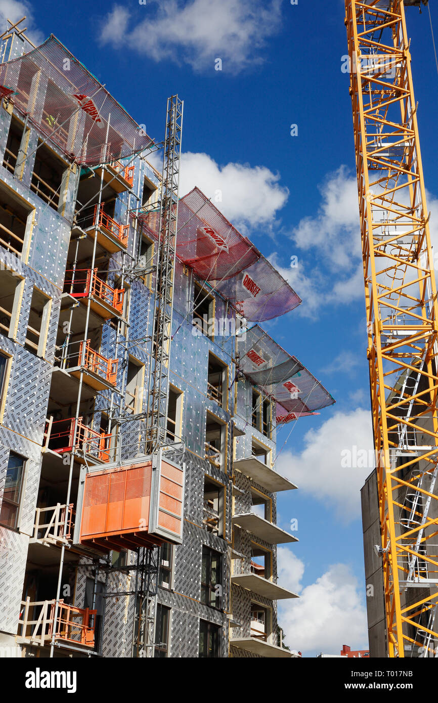Sundbyberg, Svezia - Agosto 23, 2016: costruzione sito con lo sviluppo di un edificio residenziale. Foto Stock
