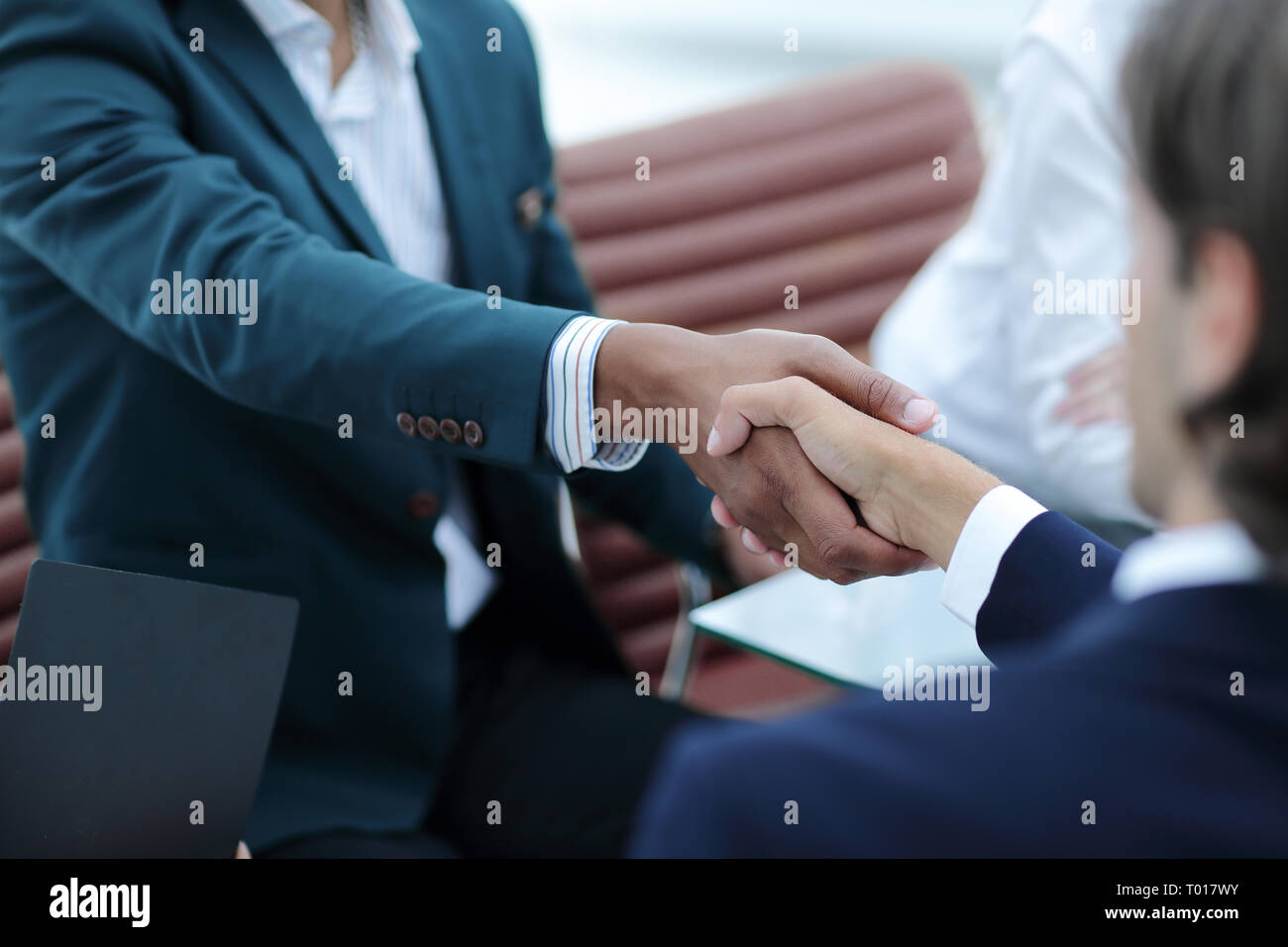 Closeup.stretta di mano del partner aziendale.Il concetto di cooperazione Foto Stock