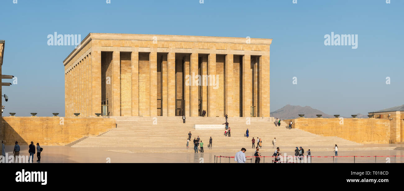 Ankara, Turchia - 15 Ottobre 2018: popolo turco visitando il mausoleo di Ataturk, Anitkabir, monumentale tomba di Mustafa Kemal Ataturk, primo presidente della Foto Stock