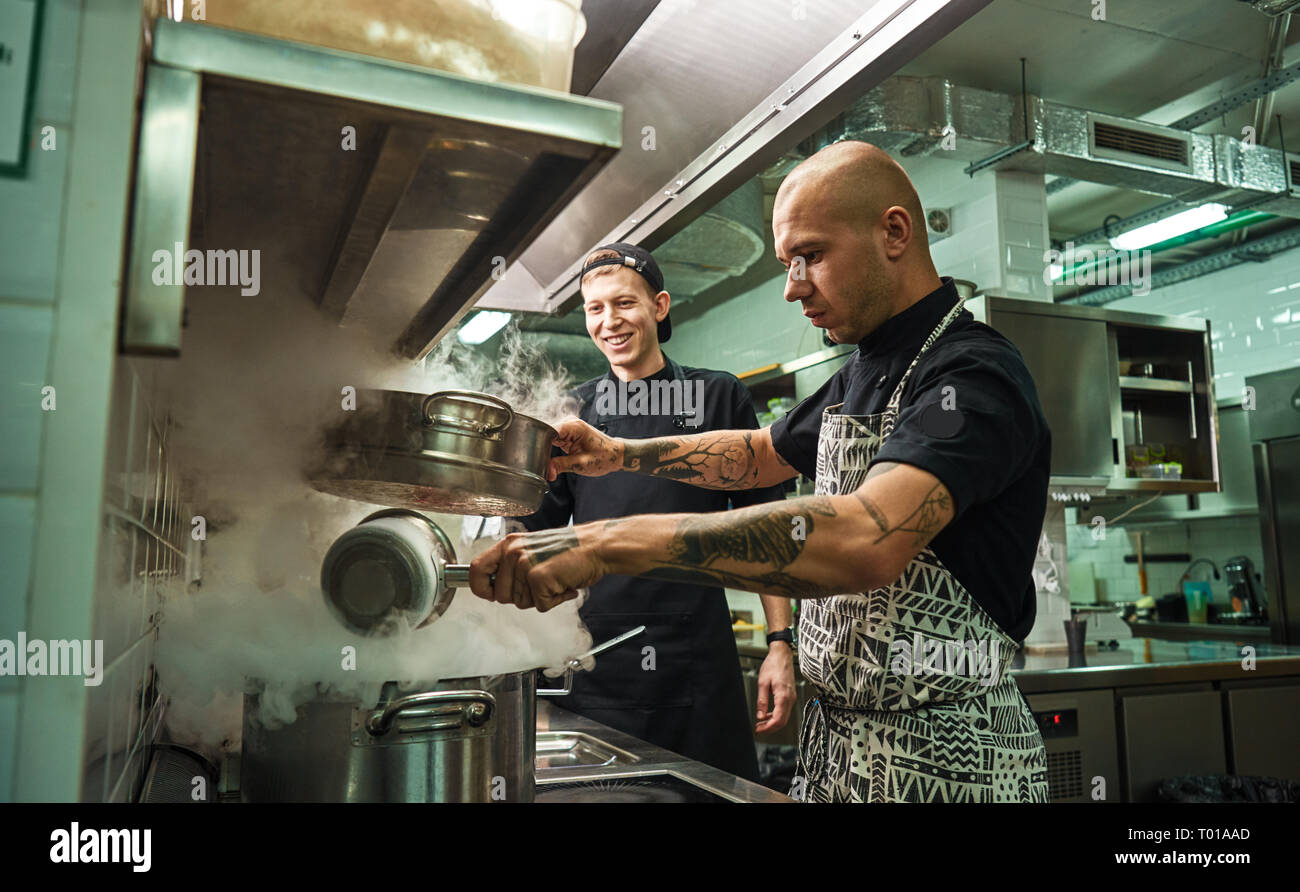 Cucina facile. Per giovani cuochi. Il primo libro di cucina per