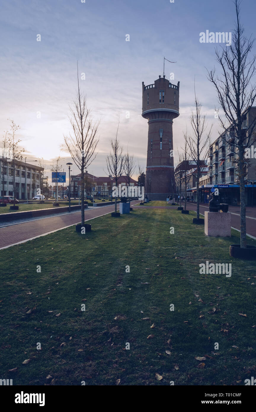 Den Helder, Paesi Bassi, ottobre 13, 2018: Water Tower Den Helder al tramonto Foto Stock
