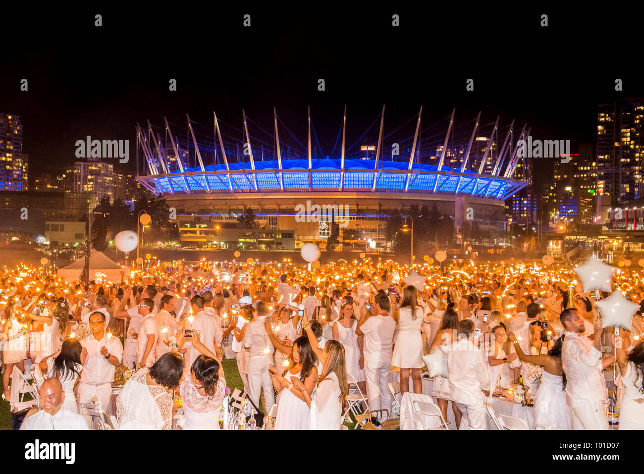 Diner en Blanc, outdoor cena formale evento, Vancouver, British Columbia, Canada Foto Stock