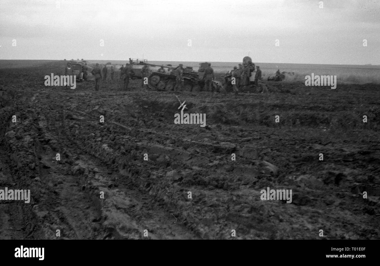 Wehrmacht Heer Ostfront mit Panzerjäger Marder II - Esercito Tedesco al Fronte Orientale con il serbatoio Hunter Marder II Foto Stock