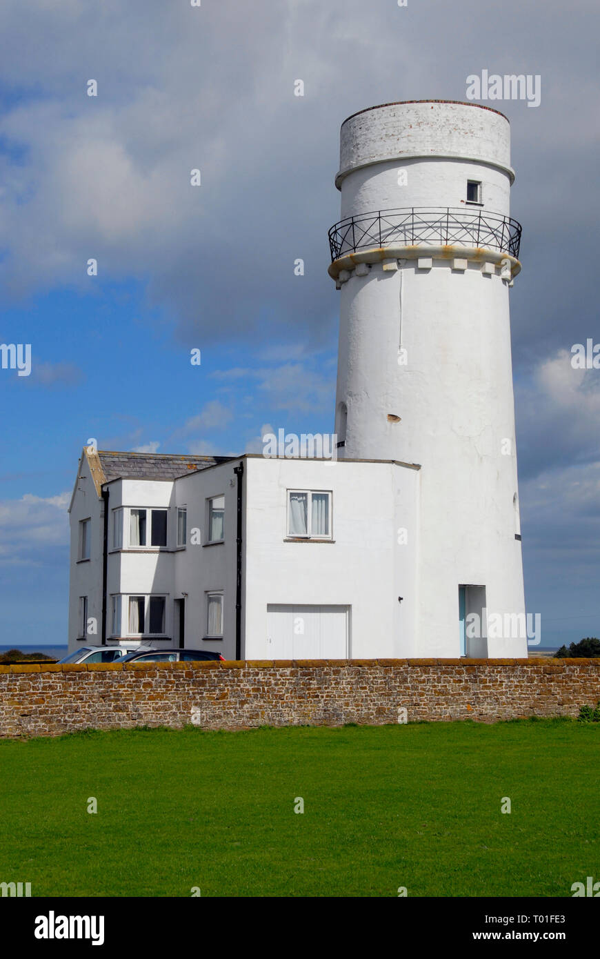 Faro in disuso e annessi, Hunstanton, Norfolk, Inghilterra, ora utilizzato come case vacanza Foto Stock