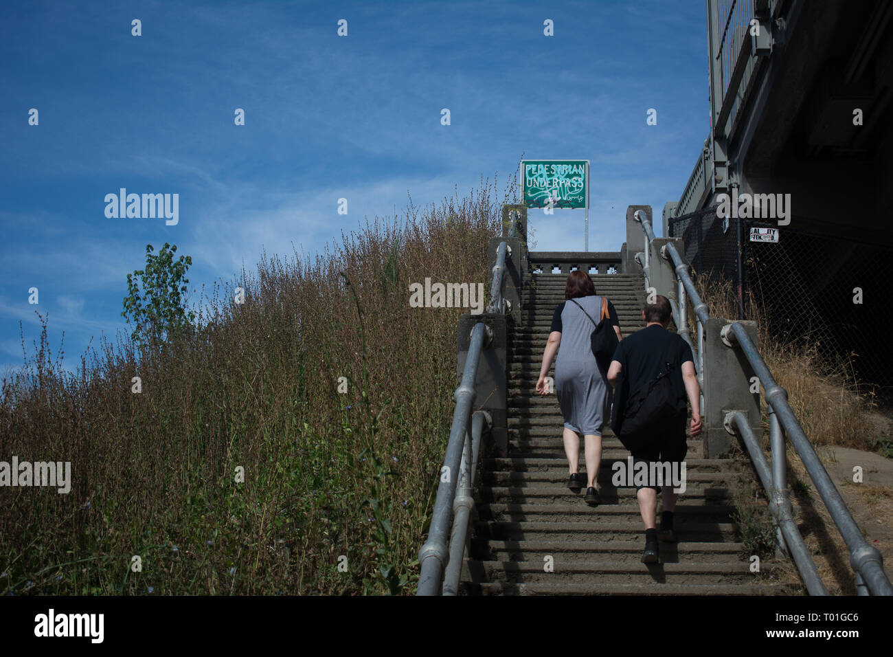 Due persone salendo le scale a Seattle, Stati Uniti d'America Foto Stock