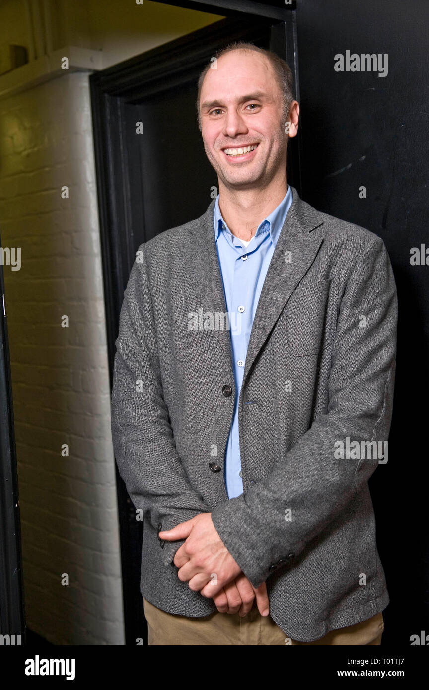 Evento Bookslam @ Clapham Grand 21 ottobre 2010 London SW11. Jesse Armstrong BAFTA Award-winning co-autore di Peep mostra, quattro leoni e la spessa di esso. Evento Bookslam @ Clapham Grand 21 ottobre 2010 London SW11. Jesse Armstrong BAFTA Award-winning co-autore di Peep mostra, quattro leoni e la spessa di esso. Evento Bookslam @ Clapham Grand 21 ottobre 2010 London SW11. Foto Stock