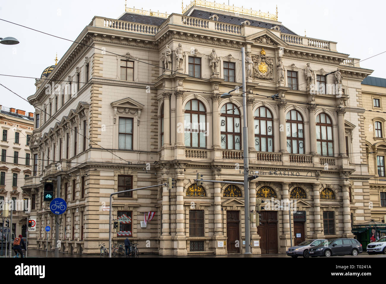 Palazzo di Arciduca Erzherzog Ludwig Viktor su Schwarzenbergplatz e casa austriaca Teatro Nazionale. Vienna. Austria. Foto Stock