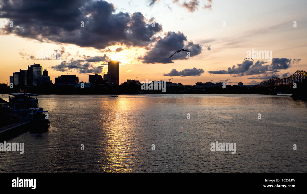 Tramonto sul fiume Ottawa, Gatineau - Ottawa, Canada Foto Stock