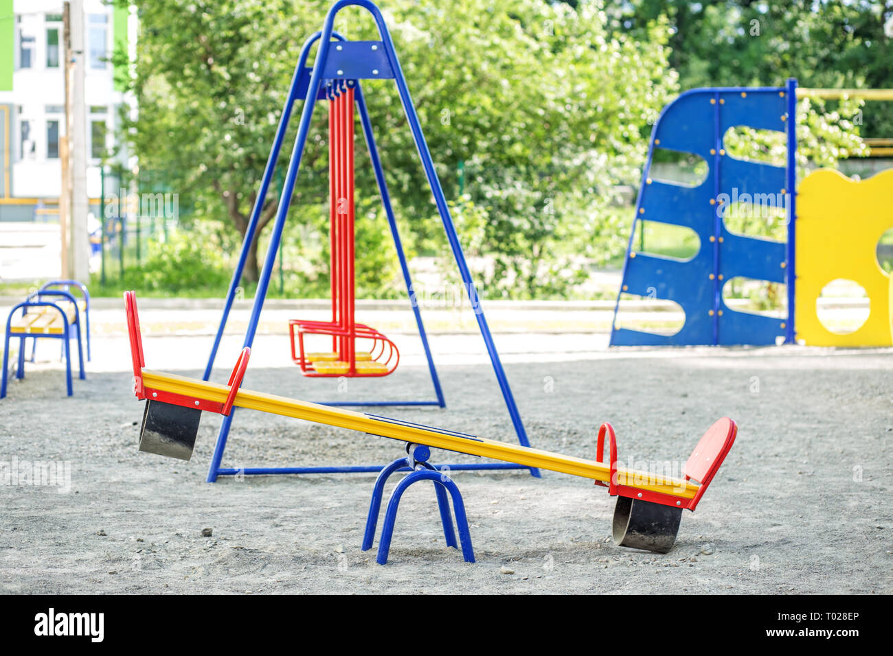 Parco giochi per bambini nella scuola. Il concetto di infanzia, genitorialità, giochi Foto Stock