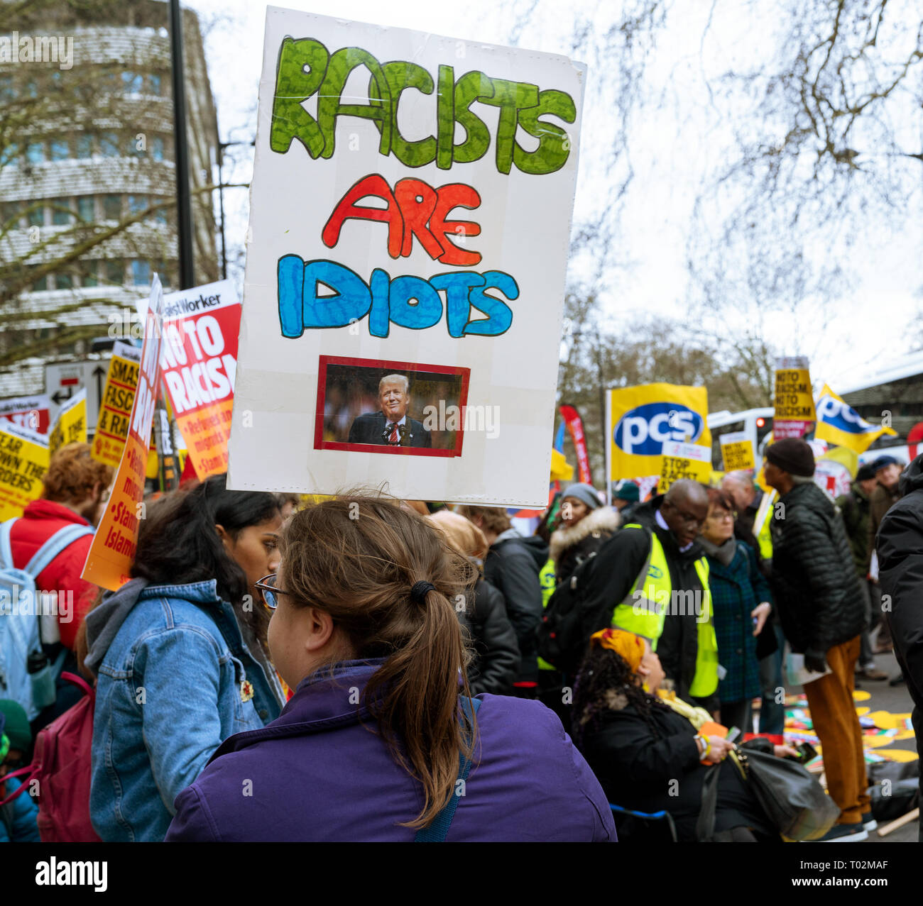Londra, Regno Unito. Xvi Feb, 2019. Le persone si incontrano per protestare contro quanto di gruppi di destra nel Regno Unito e in Europa. Credito: AndKa/Alamy Live News Foto Stock