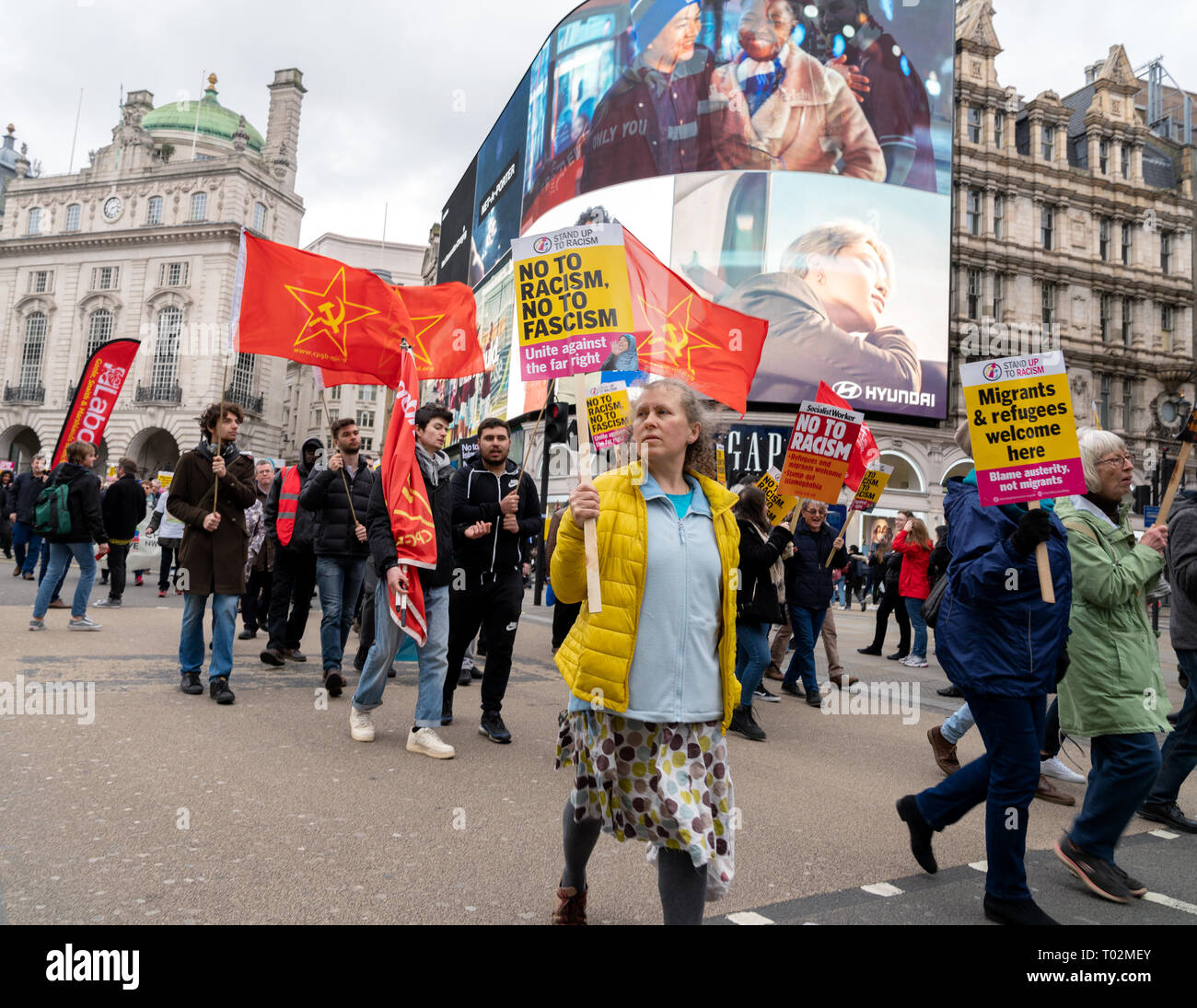 Londra, Regno Unito. Xvi Feb, 2019. Le persone si incontrano per protestare contro quanto di gruppi di destra nel Regno Unito e in Europa. Credito: AndKa/Alamy Live News Foto Stock
